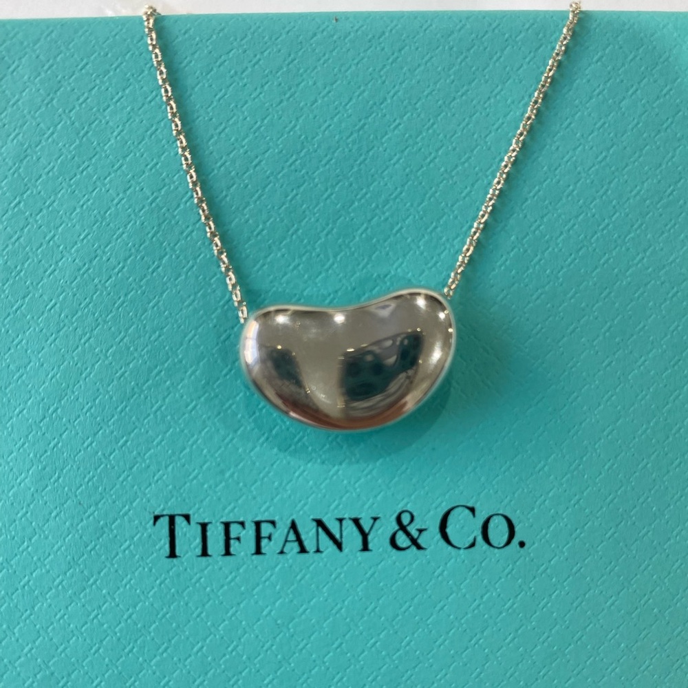 Elsa Peretti®
Bean® design Pendant
in Sterling Silver, 9 mm